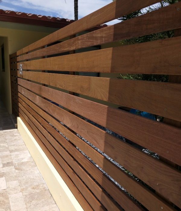 33004 wood boundary fence