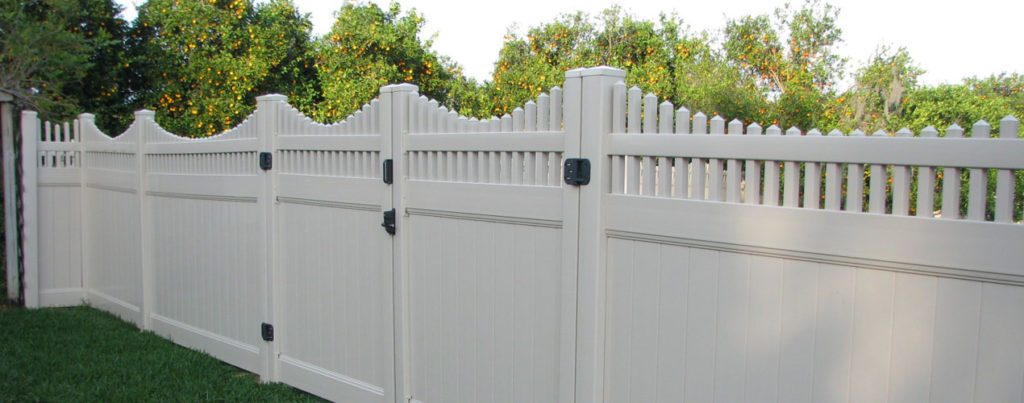 fence and gate in white vinyl 33004